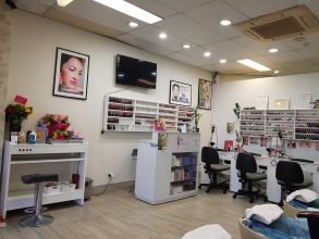N&R Nails and Beauty Spa